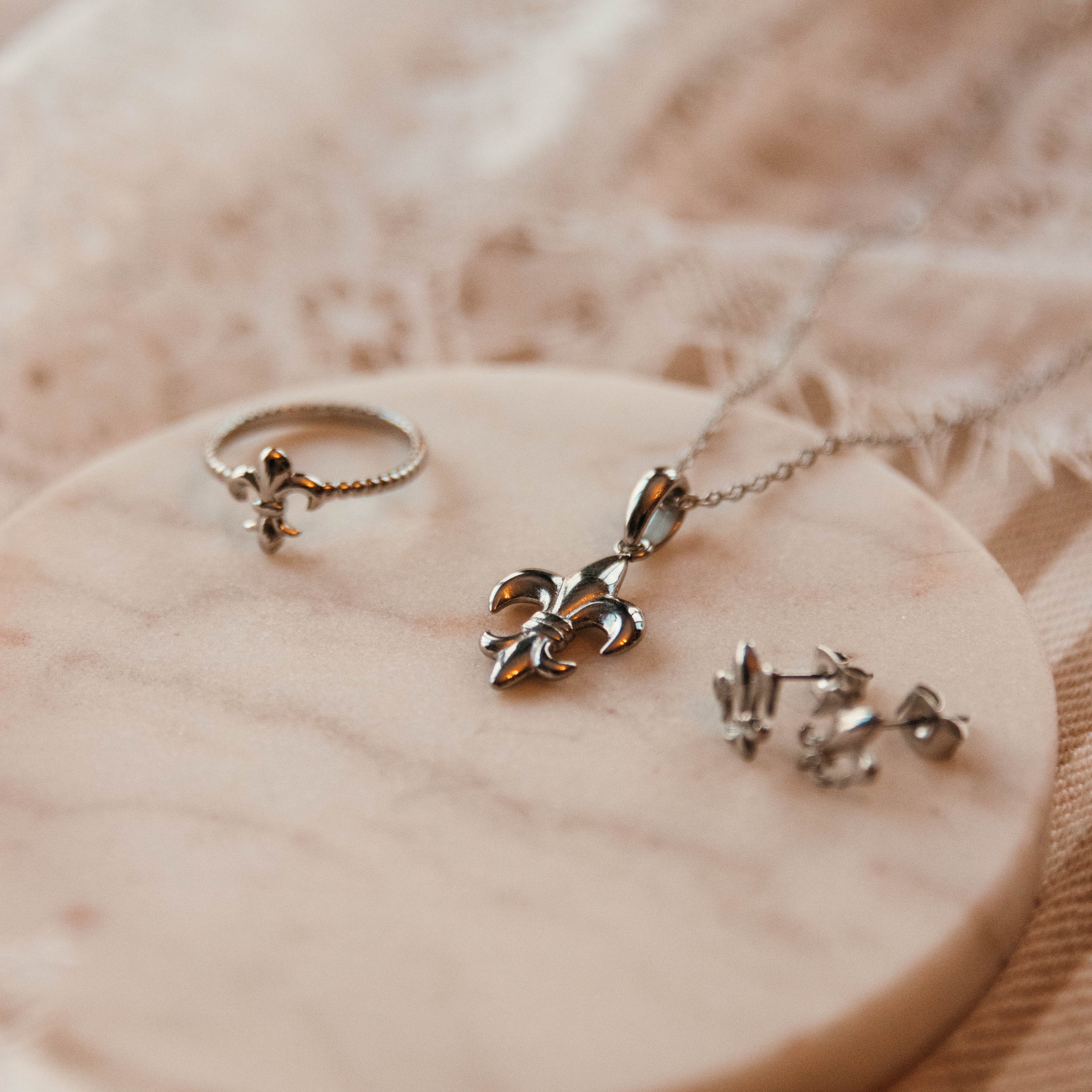 Fleur de Lis | Necklace - Image 9